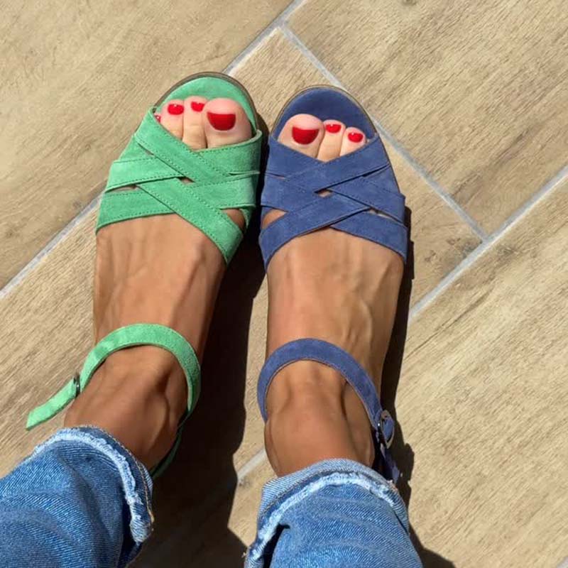 Dámské sandály s dutou přezkou