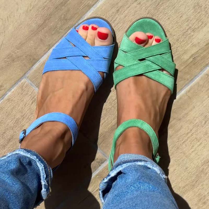 Dámské sandály s dutou přezkou