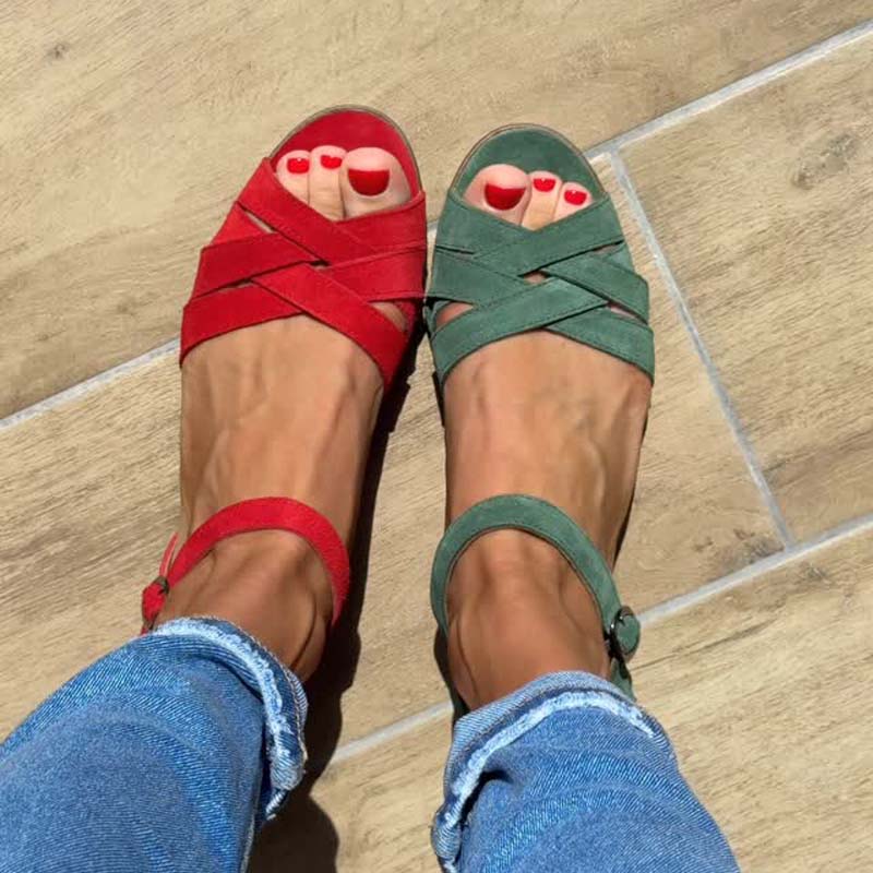 Dámské sandály s dutou přezkou