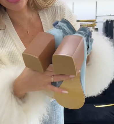 Módní dámské boty na vysokém podpatku z džínové látky s knoflíky