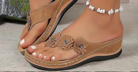 🌸【EU 35-43】Pohodlné sandály s květinovým vzorem na klínku