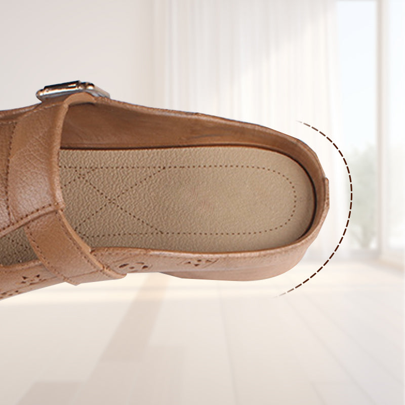 Dámské pantofle s kulatou hlavou a dutými vyřezávanými květinami na nízkém podpatku