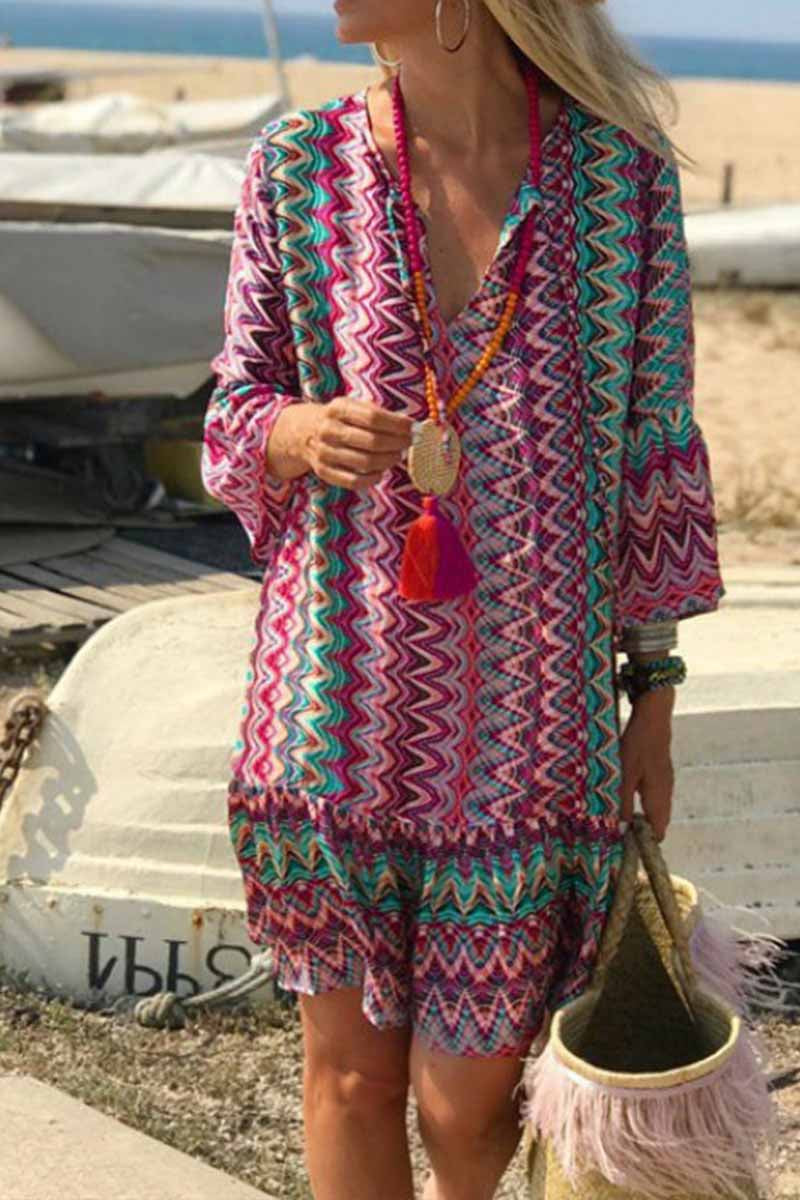 Bohémské minišaty s devítičtvrtečními rukávy a výstřihem do V